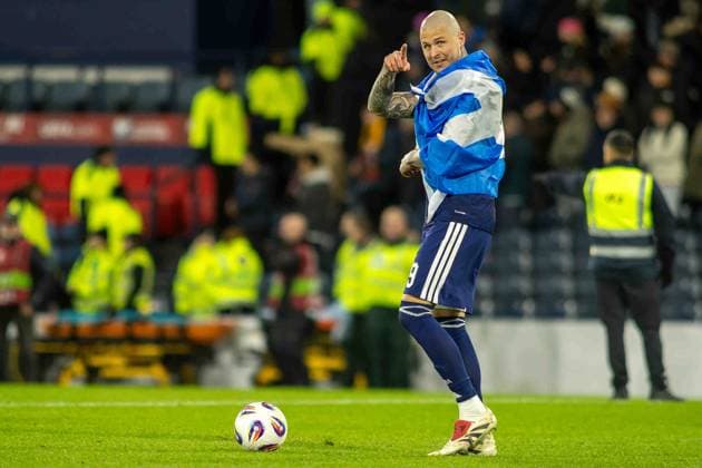 Scotland v Denmark 2026 FIFA World Cup, WM, Weltmeisterschaft, Fussball Qualifier 18 11 2025. Group C Lyndon Dykes of Scotland celebrates as Scotland qualify for the World Cup Finals during the 2026 FIFA World Cup Qualifier match between Scotland and Denmark at Hampden Park, Glasgow, United Kingdom on 18 November 2025. Hampden Park The National Stadium Glasgow Scotland Editorial use only , Copyright: xColinxPoultneyx PSI-23224-0036