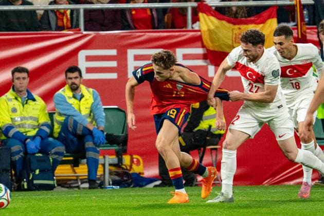 Sport Bilder des Tages Fermin Lopez (Spain N19) & Ayhan (Turkey N22) testing the Spain new Adidas jersey for the World Cup 2026 during the UEFA World Cup Qualifiers, Group Stage Group E, match between Spain and Turkey at the Estadio de la Cartuja in Seville, Spain Copyright: xAndresxLopezxSheridanxx xSPPx Sportspressphoto_SPR63627