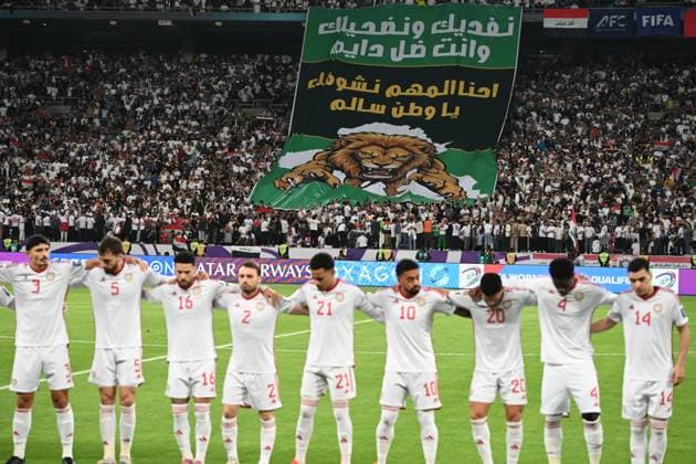Fußball, WM Quali, Irak - VAE Iraq v UAE - AFC Asian Qualifiers 2026 BASRA, IRAQ - NOVEMBER 18: Players of UAE pose for a team photo ahead of the 2026 FIFA World Cup, WM, Weltmeisterschaft, Fussball Asian qualifiers fifth round second leg match between Iraq and United Arab Emirates at Basra International Stadium in Basra, Iraq, on November 18, 2025. Haidar Mohammed Ali Anadolu Basra Iraq. Editorial use only. Please get in touch for any other usage.  Copyright: x2025xAnadoluxHaidarxMohammedxAlix