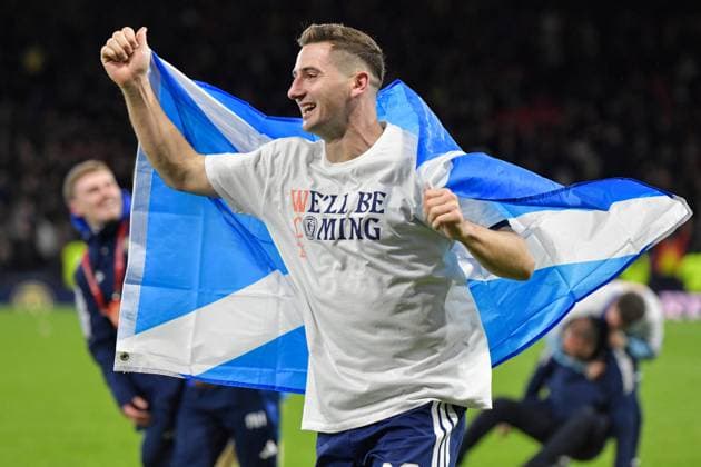 Scotland v Denmark 2026 FIFA World Cup, WM, Weltmeisterschaft, Fussball Qualifiers Kenny McLean of Scotland celebrates at full time as his side qualify for the World Cup during the 2026 FIFA World Cup Qualifiers Group C match at Hampden Park, Glasgow UK Newspapers OUT Copyright: xJamiexJohnstonx FIL-22514-0108