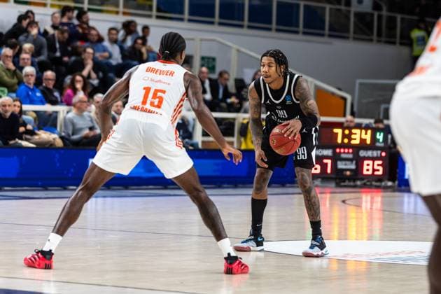 ITA, BKT EuroCup, Saison 2025 2026, Dolomiti Energia Trento - Niners Chemnitz. 18.11.2025, BTS Arena, Trento, ITA, BKT EuroCup, Saison 2025 2026, Dolomiti Energia Trento - Niners Chemnitz. Khalif Battle (Tolomiti Energia Trento 99) Foto Alexander Trienitz Trento BTS Arena Autonome Provinz Trient Italien