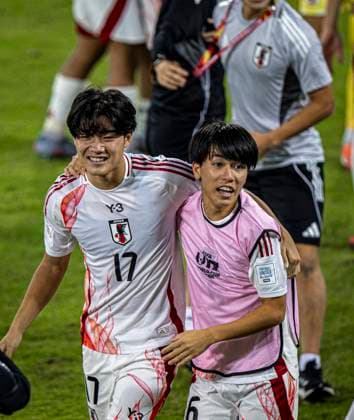 WM Fussball FIFA U17, U 17 U 17 Weltmeisterschaft Katar 2025, Nordkorea vs Japan - Achtelfinale: Freude, Emotionen, Jubel nach dem Sieg im Elfmeterschiessen bei Japan Futa TAKENO Rento NOGUCHI Copyright: xRedhaxHosnixSegganix