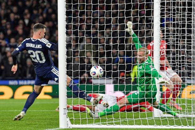Sport Bilder des Tages Scotland v Denmark 2026 FIFA World Cup, WM, Weltmeisterschaft, Fussball Qualifiers Lawrence Shankland of Scotland scores his sides second goal during the 2026 FIFA World Cup Qualifiers Group C match at Hampden Park, Glasgow UK Newspapers OUT Copyright: xJamiexJohnstonx FIL-22514-0131