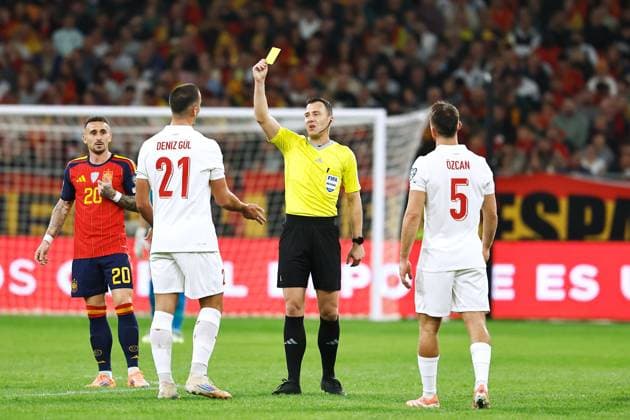 Felix Zwayer (Referee), NOVEMBER 18, 2025 - Football Soccer : The 2026 FIFA World Cup, WM, Weltmeisterschaft, Fussball European qualifiers Group E match between Spain - Turkey at the Estadio La Cartuja de Sevilla in Sevilla, Spain. Noxthirdxpartyxsale  aflo_310854707