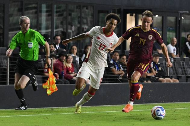 Alessandro Milani (R) of Venezuela vies for the ball with Tajon Buchanan of Canada in a friendly mach between the national teams of Venezuela and Canada at the Chase Stadium, in Fort Lauderdale, United States, 18 November 2025. International Friendly, Länderspiel, Nationalmannschaft match: Venezuela vs Canada !ACHTUNG: NUR REDAKTIONELLE NUTZUNG!  Copyright: xGiorgioxVierax AMDEP9259 20251119-55018578069_1
