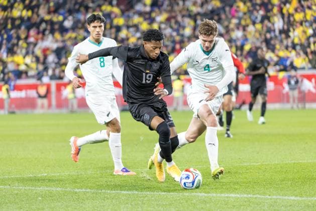 Ecuador and New Zealand in the United States Gonzalo Plata of Ecuador during a friendly match against New Zealand at Sports Illustrated in Harrison, United States, on the afternoon of Tuesday, November 18, 2025. HARRISON NJ United States Copyright: xWilliamxVolcovx