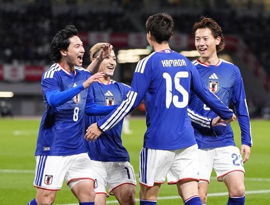 Football: Japan vs. Bolivia friendly Daichi Kamada (15) of Japan is congratulated by teammates after opening the scoring during the first half of an International Friendly, Länderspiel, Nationalmannschaft against Bolivia at the National Stadium in Tokyo on Nov. 18, 2025.  A14AA0005044127P