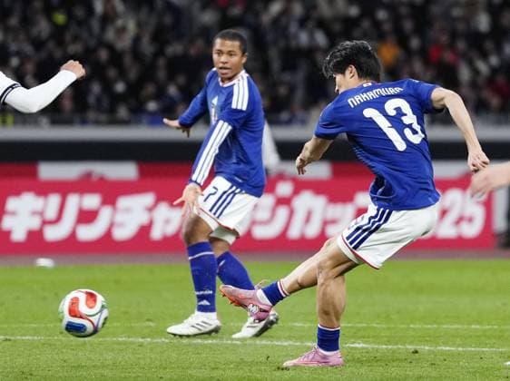 Football: Japan vs. Bolivia friendly Keito Nakamura (13) of Japan scores the team s third goal during the second half of an International Friendly, Länderspiel, Nationalmannschaft against Bolivia at the National Stadium in Tokyo on Nov. 18, 2025.  A14AA0005044132P