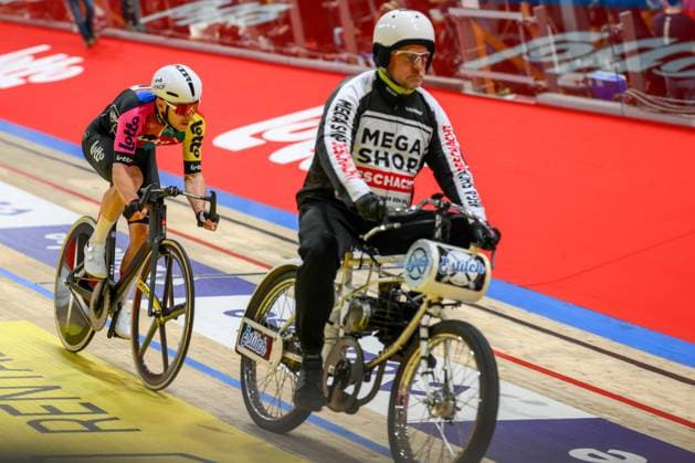 Belgian Jasper De Buyst pictured in action during the first day of the Zesdaagse Vlaanderen-Gent six-day indoor Track cycling, Rad, Radsport, Bahnrad, Bahn event at the indoor cycling arena t Kuipke, Tuesday 18 November 2025, in Gent. DAVIDxPINTENS  x142612033x