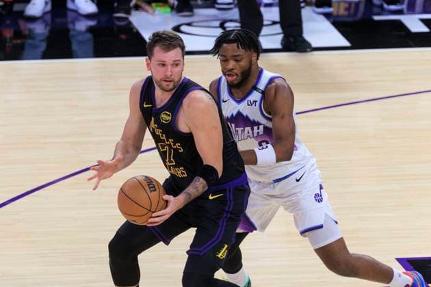 November 18, 2025, Los Angeles, California, USA: Isaiah Collier 8 of the Utah Jazz guards Luka Doncic 77 of the Los Angeles Lakers during their regular season NBA, Basketball Herren, USA game on Tuesday November 18, 2025 at Crypto.com Arena in Los Angeles, California. Lakers defeat Jazz, 140-127. ARIANA RUIZ PI Los Angeles USA - ZUMAp124 20251118_zaa_p124_069 Copyright: xArianaxRuizx