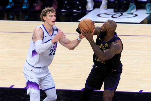 November 18, 2025, Los Angeles, California, USA: LeBron James 23 makes a two point shot attempt as Lauri Markkanen 23 of the Utah Jazz defends during their regular season NBA, Basketball Herren, USA game on Tuesday November 18, 2025 at Crypto.com Arena in Los Angeles, California. Lakers defeat Jazz, 140-127. ARIANA RUIZ PI Los Angeles USA - ZUMAp124 20251118_zaa_p124_085 Copyright: xArianaxRuizx