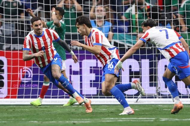 Paraguayan players celebrate a goal during a friendly match between Mexico and Paraguay at the Alamodome in San Antonio, California, 18 November 2025. International Friendly, Länderspiel, Nationalmannschaft Mexico - Paraguay !ACHTUNG: NUR REDAKTIONELLE NUTZUNG!  Copyright: xCarlosxRamírezx AME375 20251119-55018578100_1