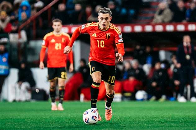 FIFA World Cup, WM, Weltmeisterschaft, Fussball UEFA Qualifiers: Belgien - Liechtenstein; 18.11.2025 Leandro Trossard (Belgien, 10) am Ball FIFA World Cup UEFA Qualifiers: Belgien - Liechtenstein; Lüttich, Maurice Dufrasne Stadion, 18.11.2025 *** FIFA World Cup UEFA Qualifiers Belgium Liechtenstein 18 11 2025 Leandro Trossard Belgium, 10 on the ball FIFA World Cup UEFA Qualifiers Belgium Liechtenstein Liège, Maurice Dufrasne Stadium, 18 11 2025 Copyright: xBEAUTIFULxSPORTS Freisenx