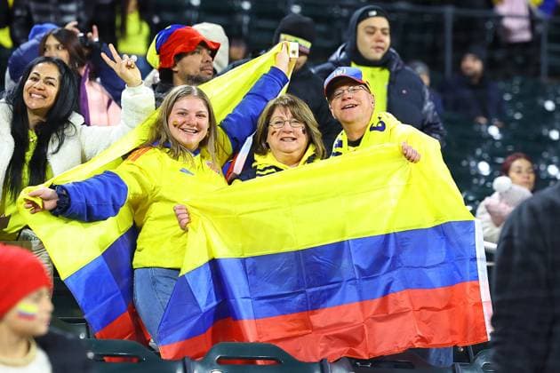 Colombia v Australia - International Friendly, Länderspiel, Nationalmannschaft Colombia fans cheer during the International Friendly soccer match against Australia at Citi Field in Corona, N.Y., on November 18, 2025. New York City N.Y. United States  Copyright: xGordonxDonovanx originalFilename:donovan-colombia251118_npLgY.jpg