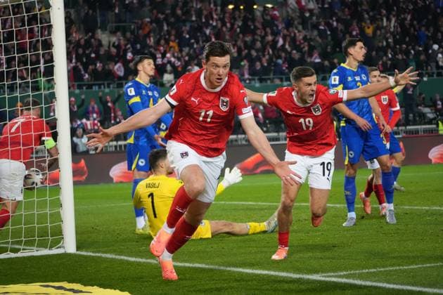Fussball Österreich, FIFA WM Qualifikation Europa UEFA 2026, Spieltag 10 - ÖFB Österreich vs. Bosnien und Herzegowina NFSBIH - Ernst-Happel-Stadion (Wien, Österreich): Michael Gregoritsch (Österreich, 11) mit dem 1:1 - Tor, Jubel, Torjubel, WM *** Football Austria, FIFA World Cup Qualification Europe UEFA 2026, Matchday 10 ÖFB Austria vs Bosnia and Herzegovina NFSBIH Ernst Happel Stadion Vienna, Austria Michael Gregoritsch Austria, 11 with the 1 1 goal, cheering, goal celebration, World Cup Copyright: xLukasxBierederx