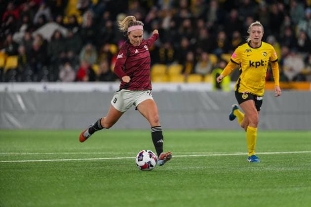 Schweiz: UEFA Women s Europa Cup 2025 26 1 8 final, BSC YB Frauen vs AC Sparta Praha - Stadion Wankdorf, Bern: Franny Cerna (22 Sparta Praha) erzielt das 1:0 Bern Stadion Wankdorf Bern Schweiz Copyright: xKjetilxWaberx