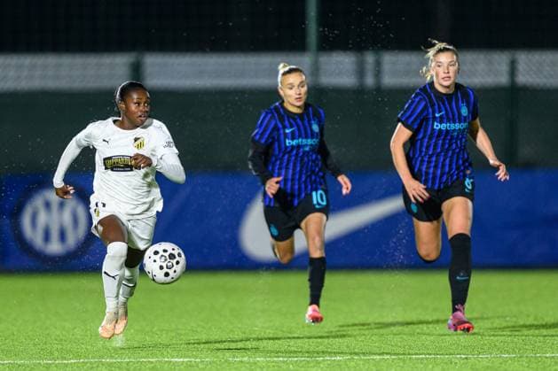 251119 Monica Jusu Bah of Häcken and Lina Magull and Karolina Vilhjalmsdottir of Inter during the UEFA Women s Europa Cup between Inter and Häcken on November 19, 2025 in Milano. Photo: Daniel Stiller BILDBYRAN kod DS DS0528 fotboll football soccer fotball europa cup inter häcken uefa womens europa cup dam bbeng Copyright: DANIELxSTILLER BB251119DS011
