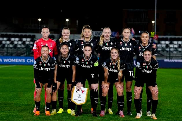 Juventus players pose prior before the UEFA Women s Champions League soccer match between Juventus Women and OL Lyonnes at the Stadium Comunale Vittorio Pozzo La Marmora in Biella, north west Italy - Day 4 - November 19, 2025. - Soccer.  Copyright: xFabioxFerrari LaPressex