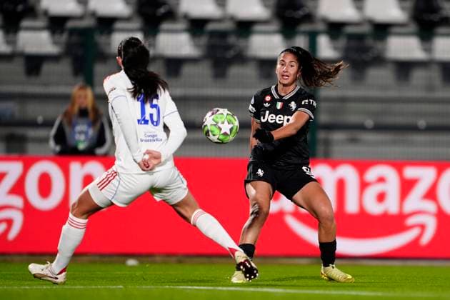 Juventus women Chiara Beccari scoring the 1-0 goal for his team during the UEFA Women s Champions League soccer match between Juventus Women and OL Lyonnes at the Stadium Comunale Vittorio Pozzo La Marmora in Biella, north west Italy - Day 4 - November 19, 2025. - Soccer.  Copyright: xFabioxFerrari LaPressex