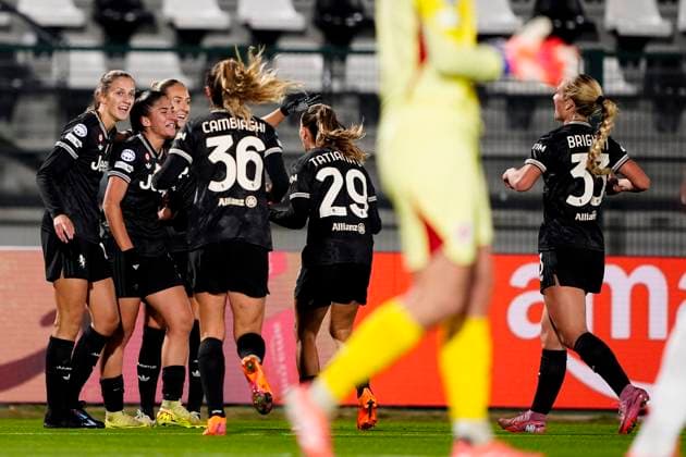 Juventus women Chiara Beccari celebrates after scoring the 1-0 goal for his team during the UEFA Women s Champions League soccer match between Juventus Women and OL Lyonnes at the Stadium Comunale Vittorio Pozzo La Marmora in Biella, north west Italy - Day 4 - November 19, 2025. - Soccer.  Copyright: xFabioxFerrari LaPressex
