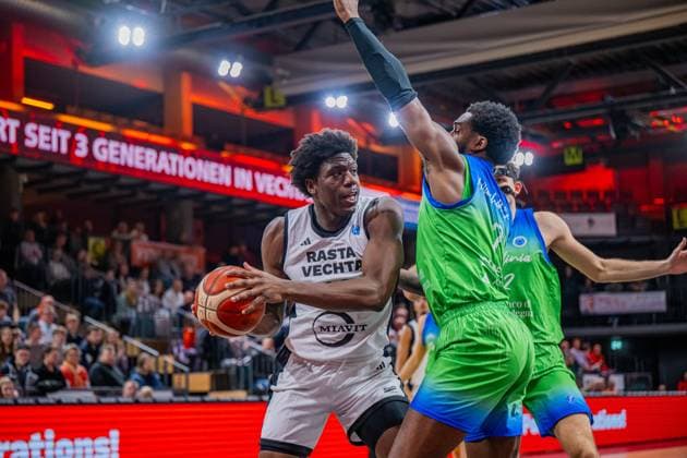Basketball FIBA Europe Cup, Saison 2025 2026, Herren, Hauptrunde, Gruppenphase, 6. Spieltag, 19.11.2025, RASTA Vechta - Dinamo BDS Sassari Malcolm Dandridge ( 23 - RASTA Vechta) in Aktion Vechta RASTA Dome Niedersachsen Deutschland
