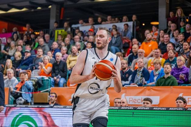 Basketball FIBA Europe Cup, Saison 2025 2026, Herren, Hauptrunde, Gruppenphase, 6. Spieltag, 19.11.2025, RASTA Vechta - Dinamo BDS Sassari Philipp Herkenhoff ( 14 - RASTA Vechta) in Aktion Vechta RASTA Dome Niedersachsen Deutschland