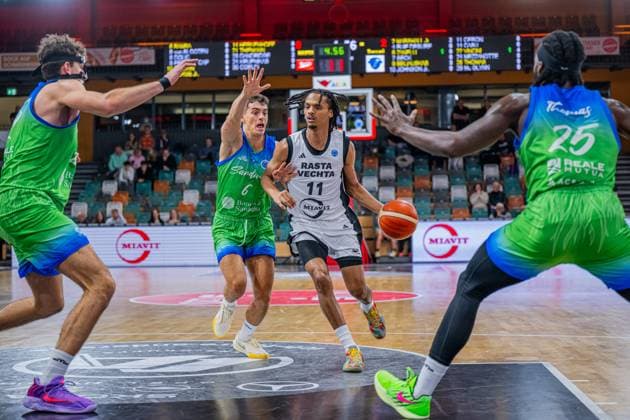 Basketball FIBA Europe Cup, Saison 2025 2026, Herren, Hauptrunde, Gruppenphase, 6. Spieltag, 19.11.2025, RASTA Vechta - Dinamo BDS Sassari Alonzo Verge ( 11 - RASTA Vechta) in Aktion Vechta RASTA Dome Niedersachsen Deutschland