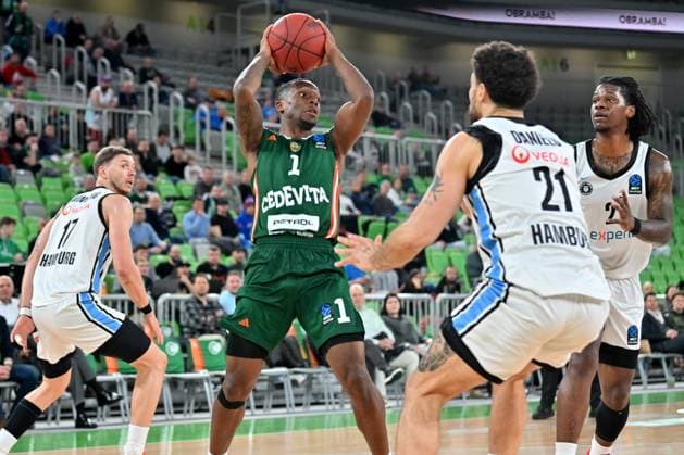 Ljubljana, Slovenia, November 19 2025, Umoja Gibson of Cedevita Olimpija (C) in action against Niklas Wimberg of Veolia Towers (L) during the BKT EuroCup basketball match between Cedevita Olimpija (Slovenia) and Veolia Towers (Germany) at Arena Stozice, Ljubljana, Slovenia. (Photo by Igor Kupljenik Sports Press Photo) Copyright: xIgorxKupljenikx xSPPx Sportspressphoto_SPR63657