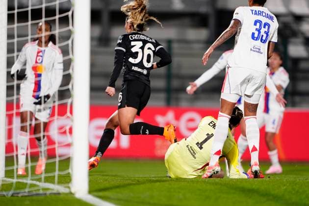 Juventus women Michela Cambiaghi scoring the 2-0 goal for his team during the UEFA Women s Champions League soccer match between Juventus Women and OL Lyonnes at the Stadium Comunale Vittorio Pozzo La Marmora in Biella, north west Italy - Day 4 - November 19, 2025. - Soccer.  Copyright: xFabioxFerrari LaPressex