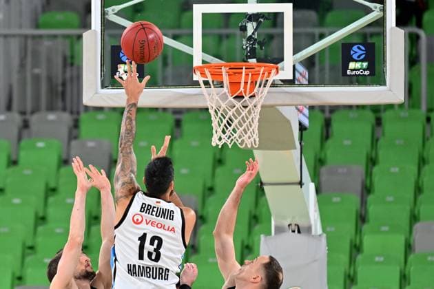 Ljubljana, Slovenia, November 19 2025, Martin Breunig of Veolia Towers (C) in action during the BKT EuroCup basketball match between Cedevita Olimpija (Slovenia) and Veolia Towers (Germany) at Arena Stozice, Ljubljana, Slovenia. (Photo by Igor Kupljenik Sports Press Photo) Copyright: xIgorxKupljenikx xSPPx Sportspressphoto_SPR63667