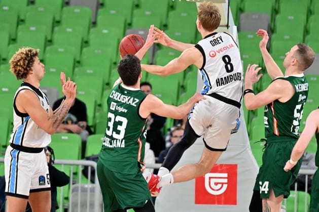 Ljubljana, Slovenia, November 19 2025, Jared Grey of Veolia Towers (2L) in action against Nikos Chougkaz of Cedevita Olimpija (2L) during the BKT EuroCup basketball match between Cedevita Olimpija (Slovenia) and Veolia Towers (Germany) at Arena Stozice, Ljubljana, Slovenia. (Photo by Igor Kupljenik Sports Press Photo) Copyright: xIgorxKupljenikx xSPPx Sportspressphoto_SPR63676