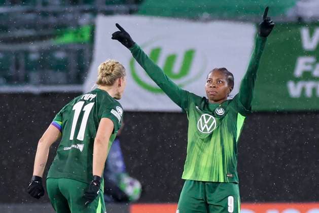 Lineth Beerensteyn (VfL Wolfsburg) bejubelt ihren Treffer zum 3:1 mit Alexandra Popp (VfL Wolfsburg), UEFA Women s Champions League 2025 26 League Phase MD4, VfL Wolfsburg v Manchester United, ManU Women, VfL Wolfsburg Arena am 19. November 2025 in Wolfsburg, Deutschland. (Foto von Marco Steinbrenner DeFodi Images) Lineth Beerensteyn (VfL Wolfsburg) celebrates after scoring her teams third goal with Alexandra Popp (VfL Wolfsburg), UEFA Women s Champions League 2025 26 League Phase MD4, VfL Wolfsburg v Manchester United Women, VfL Wolfsburg Arena, November 19, 2025 in Wolfsburg, Germany. (Photo by Marco Steinbrenner DeFodi Images)