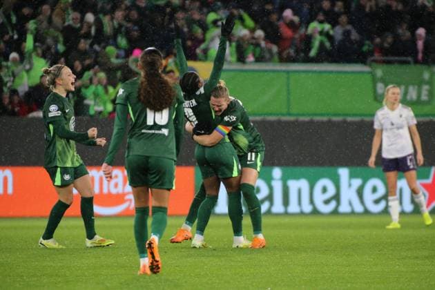 19.11.2025, xgrfx, Fussball UEFA WomenÂ s Champions League, VfL Wolfsburg - Manchester United, ManU v.l. Tor, Lineth Beerensteyn (VfL Wolfsburg) (DFL DFB REGULATIONS PROHIBIT ANY USE OF PHOTOGRAPHS as IMAGE SEQUENCES and or QUASI-VIDEO) Wolfsburg