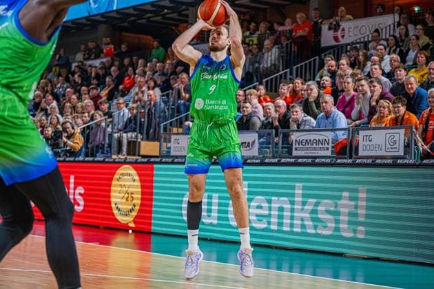 Basketball FIBA Europe Cup, Saison 2025 2026, Herren, Hauptrunde, Gruppenphase, 6. Spieltag, 19.11.2025, RASTA Vechta - Dinamo BDS Sassari Laurynas Beliauskas ( 9 - Dinamo BDS Sassari) beim Jumpshot Vechta RASTA Dome Niedersachsen Deutschland