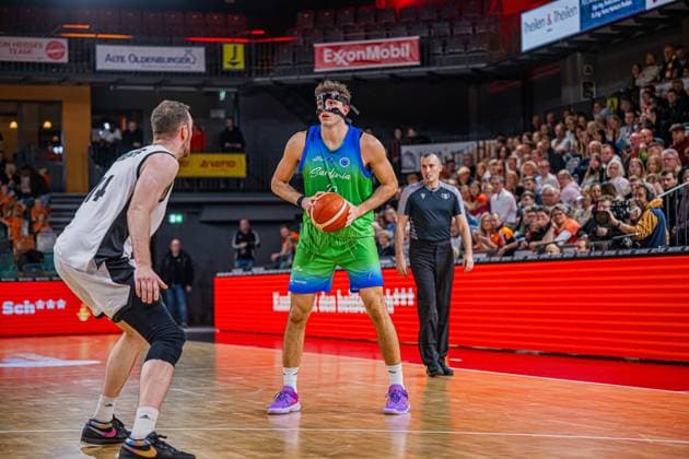 Basketball FIBA Europe Cup, Saison 2025 2026, Herren, Hauptrunde, Gruppenphase, 6. Spieltag, 19.11.2025, RASTA Vechta - Dinamo BDS Sassari Luca Vincini ( 22 - Dinamo BDS Sassari) in Aktion Vechta RASTA Dome Niedersachsen Deutschland