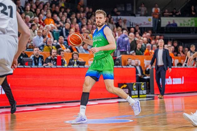 Basketball FIBA Europe Cup, Saison 2025 2026, Herren, Hauptrunde, Gruppenphase, 6. Spieltag, 19.11.2025, RASTA Vechta - Dinamo BDS Sassari Laurynas Beliauskas ( 9 - Dinamo BDS Sassari) in Aktion Vechta RASTA Dome Niedersachsen Deutschland