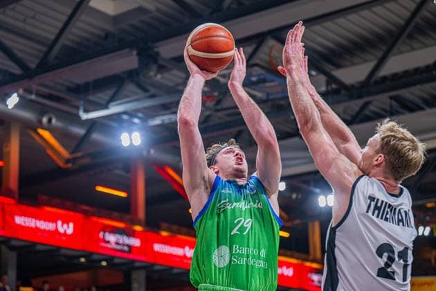 Basketball FIBA Europe Cup, Saison 2025 2026, Herren, Hauptrunde, Gruppenphase, 6. Spieltag, 19.11.2025, RASTA Vechta - Dinamo BDS Sassari Nicholas McGlynn ( 29 - Dinamo BDS Sassari) beim Korbleger Vechta RASTA Dome Niedersachsen Deutschland