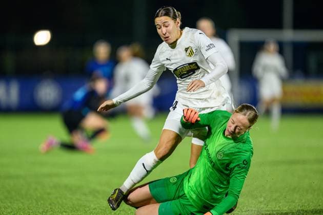 251119 Tabby Tindell of Häcken and goalkeeper Cecilia Runarsdottir of Inter during the UEFA Women s Europa Cup between Inter and Häcken on November 19, 2025 in Milano. Photo: Daniel Stiller BILDBYRAN kod DS DS0528 fotboll football soccer fotball europa cup inter häcken uefa womens europa cup dam bbeng Copyright: DANIELxSTILLER BB251119DS027