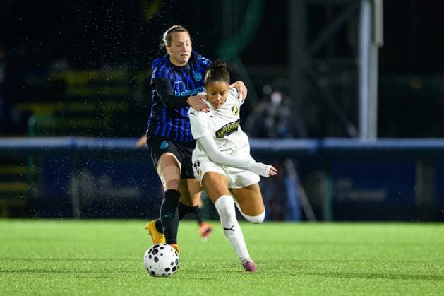 251119 Irene Santi of Inter and Felicia Schröder of Häcken during the UEFA Women s Europa Cup between Inter and Häcken on November 19, 2025 in Milano. Photo: Daniel Stiller BILDBYRAN kod DS DS0528 fotboll football soccer fotball europa cup inter häcken uefa womens europa cup dam bbeng Copyright: DANIELxSTILLER BB251119DS028
