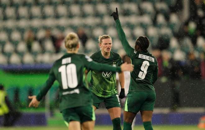 Foto : Lineth Beerensteyn (Wolfsburg) trifft zum 3-1 Fussball Championsleague der Frauen am Mi. 19.11.2025 VfL Wolfsburg - Manchester United, ManU *** Photo Lineth Beerensteyn Wolfsburg meets Manchester United for 3 1 Womens Champions League on Wed 19 11 2025 VfL Wolfsburg