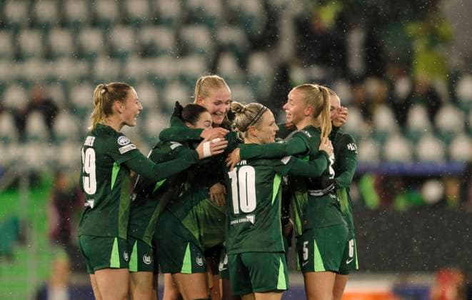 Foto : Lineth Beerensteyn (Wolfsburg) trifft zum 3-1 Fussball Championsleague der Frauen am Mi. 19.11.2025 VfL Wolfsburg - Manchester United, ManU