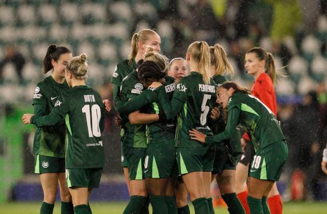 Foto : Lineth Beerensteyn (Wolfsburg) trifft zum 3-1 Fussball Championsleague der Frauen am Mi. 19.11.2025 VfL Wolfsburg - Manchester United, ManU