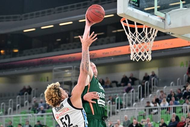 Ljubljana, Slovenia, November 19 2025, Thomas Kennedy of Cedevita Olimpija (R) in action against Zacharie Perrin of Veolia Towers (L) during the BKT EuroCup basketball match between Cedevita Olimpija (Slovenia) and Veolia Towers (Germany) at Arena Stozice, Ljubljana, Slovenia. (Photo by Igor Kupljenik Sports Press Photo) Copyright: xIgorxKupljenikx xSPPx Sportspressphoto_SPR63678