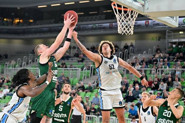 Ljubljana, Slovenia, November 19 2025, Thomas Kennedy of Cedevita Olimpija (2L) in action against Zacharie Perrin of Veolia Towers (3R) during the BKT EuroCup basketball match between Cedevita Olimpija (Slovenia) and Veolia Towers (Germany) at Arena Stozice, Ljubljana, Slovenia. (Photo by Igor Kupljenik Sports Press Photo) Copyright: xIgorxKupljenikx xSPPx Sportspressphoto_SPR63681