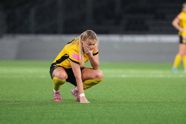 Schweiz: UEFA Women s Europa Cup 2025 26 1 8 final, BSC YB Frauen vs AC Sparta Praha - Stadion Wankdorf, Bern: Maja Jelcic (99 YB Frauen) nach der Niederlage gegen AC Sparta Praha Bern Stadion Wankdorf Bern Schweiz Copyright: xKjetilxWaberx