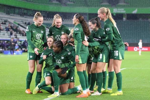19.11.2025 Fußball Frauen 2025 2026 UEFA Women s Champions League 4. Spieltag VfL Wolfsburg - Manchester United, ManU Volkswagen Arena Wolfsburg Torjubel des VfL Wolfsburg nach dem 4:2. Wolfsburg Niedersachsen Deutschland