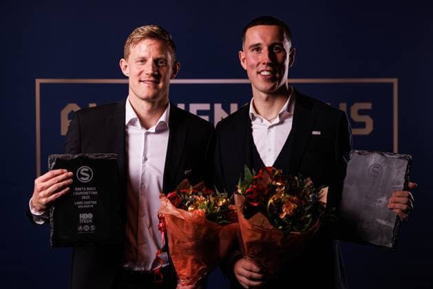 251119 Kalmar FFs Lars Saetra och malvakt Samuel Brolin poserar för ett porträtt med priset för arets back och malvakt i Superettan under Allsvenskans Stora Pris den 19 november 2025 i Stockholm. Copyright: CAISAxRASMUSSEN BB251119BB428