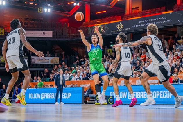 Basketball FIBA Europe Cup, Saison 2025 2026, Herren, Hauptrunde, Gruppenphase, 6. Spieltag, 19.11.2025, RASTA Vechta - Dinamo BDS Sassari Laurynas Beliauskas ( 9 - Dinamo BDS Sassari) in Aktion Vechta RASTA Dome Niedersachsen Deutschland