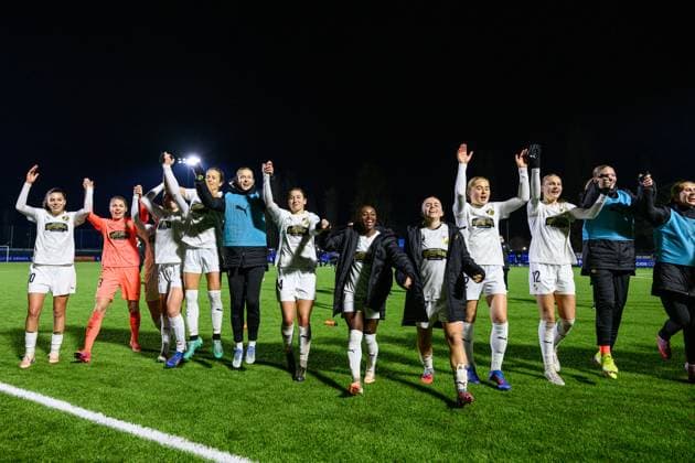251119 Players of Häcken celebrate after the UEFA Women s Europa Cup between Inter and Häcken on November 19, 2025 in Milano. Photo: Daniel Stiller BILDBYRAN kod DS DS0528 fotboll football soccer fotball europa cup inter häcken uefa womens europa cup dam bbeng jubel Copyright: DANIELxSTILLER BB251119DS034