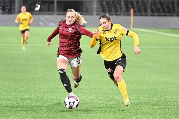 BERN, SWITZERLAND - NOVEMBER 19: Elizabeth Ospeck of Sparta Praha l) against Malaurie Granges of Young Boys r) during the UEFA Women s Europa Cup 2025 26 Round of 16 Second Leg match between BSC Young Boys and AC Sparta Praha at Stadion Wankdorf on November 19, 2025 in Bern, Switzerland. Bern Stadion Wankdorf Bern Switzerland Copyright: xJustPictures.ch ManuelxWinterbergerx jp-en-EuSpIm-MWI_5511